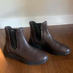 New Aquatalia Leather Chelsea Lug boots